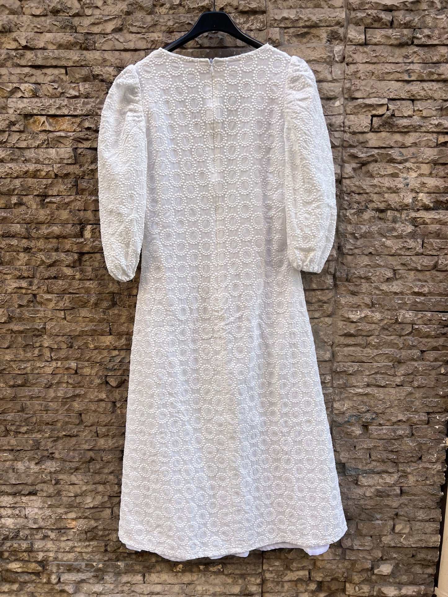 CALATEA. Vestido midi blanco bordados. T M