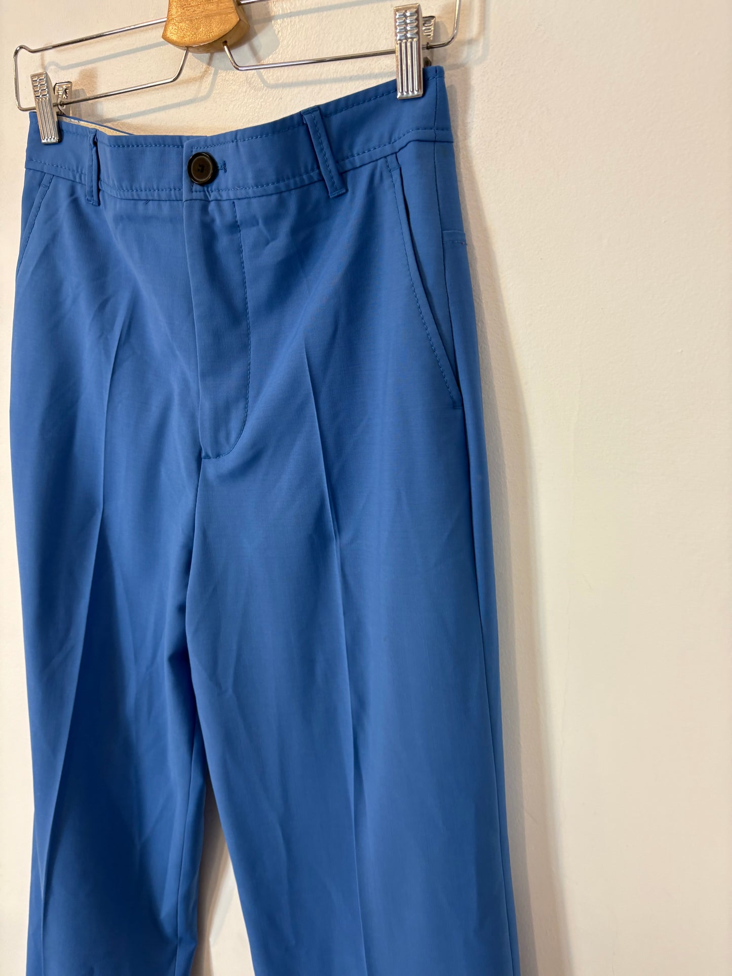 ZARA. Pantalón azul pinzas