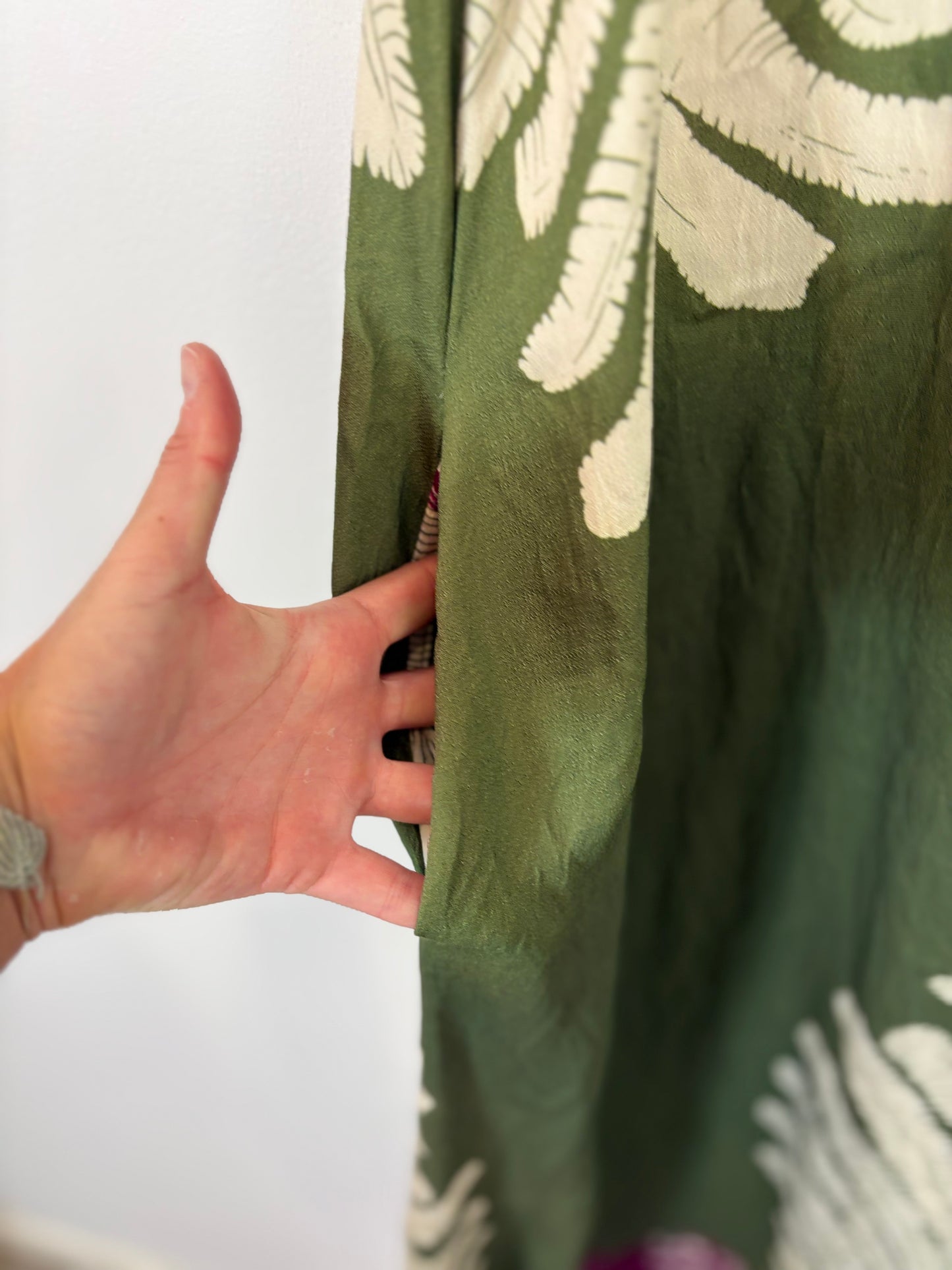 OTRAS. Vestido largo verde estampado. T M