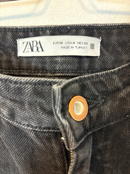 ZARA. Denim pata ancha