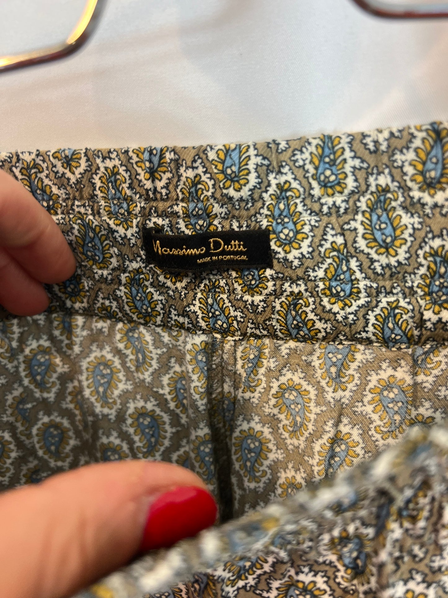 MASSIMO DUTTI. Pantalón fluido estampado. T 40