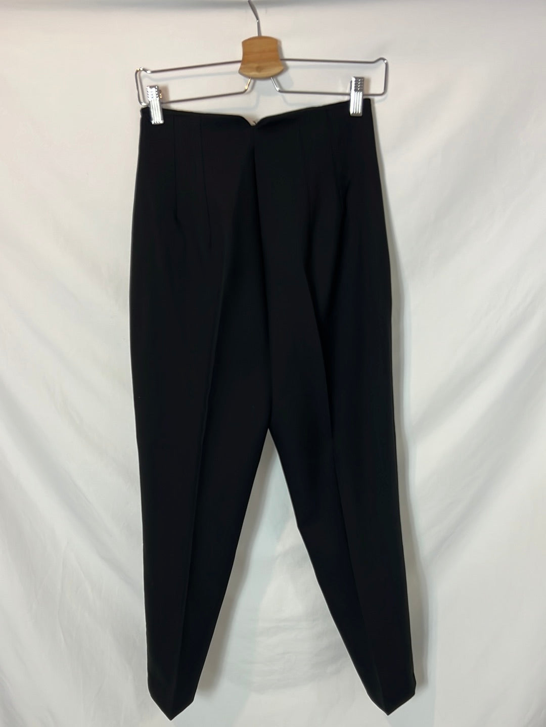 ZARA. Pantalón negro pinzas. T S