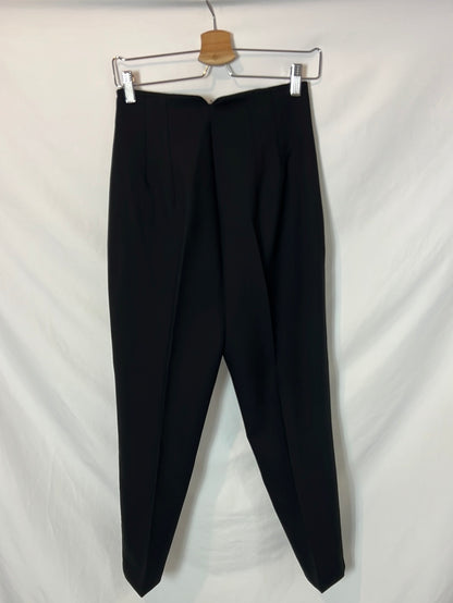 ZARA. Pantalón negro pinzas. T S