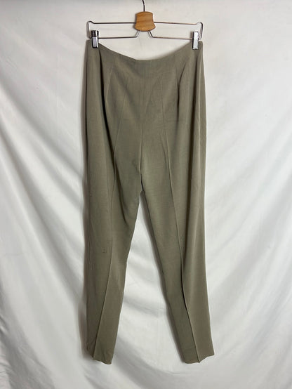 RED BANDS. Flowy taupe trousers with pleats. Size 42