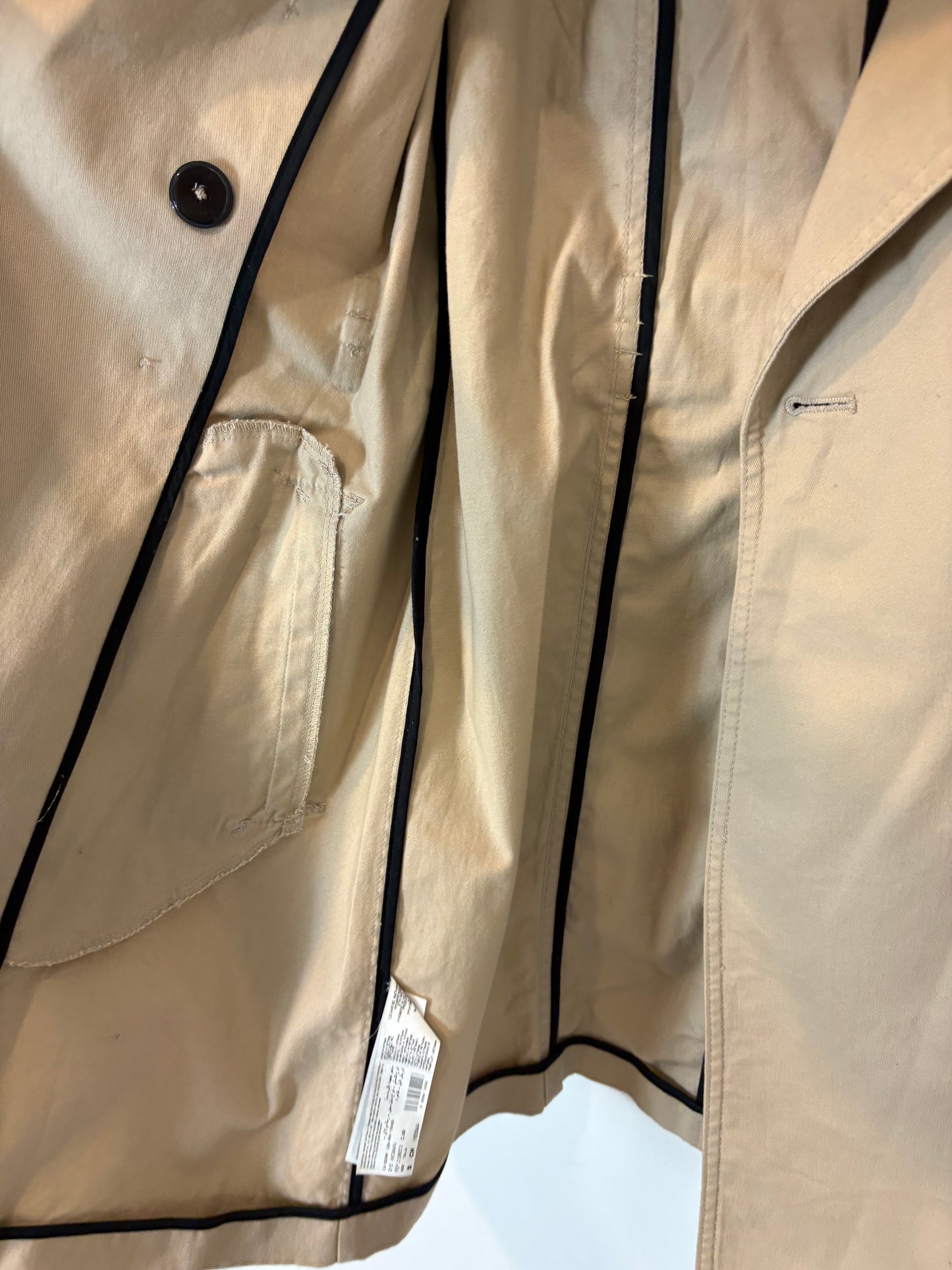 MANGO. Gabardina beige clásica