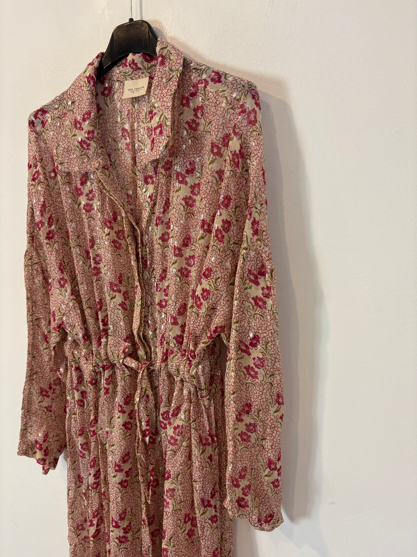 TEN TWELVE. Vestido largo estampado aberturas