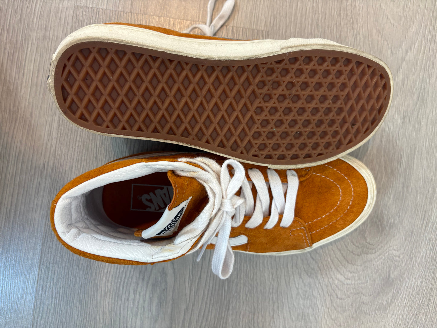 VANS. Zapatillas mostaza altas. T 38