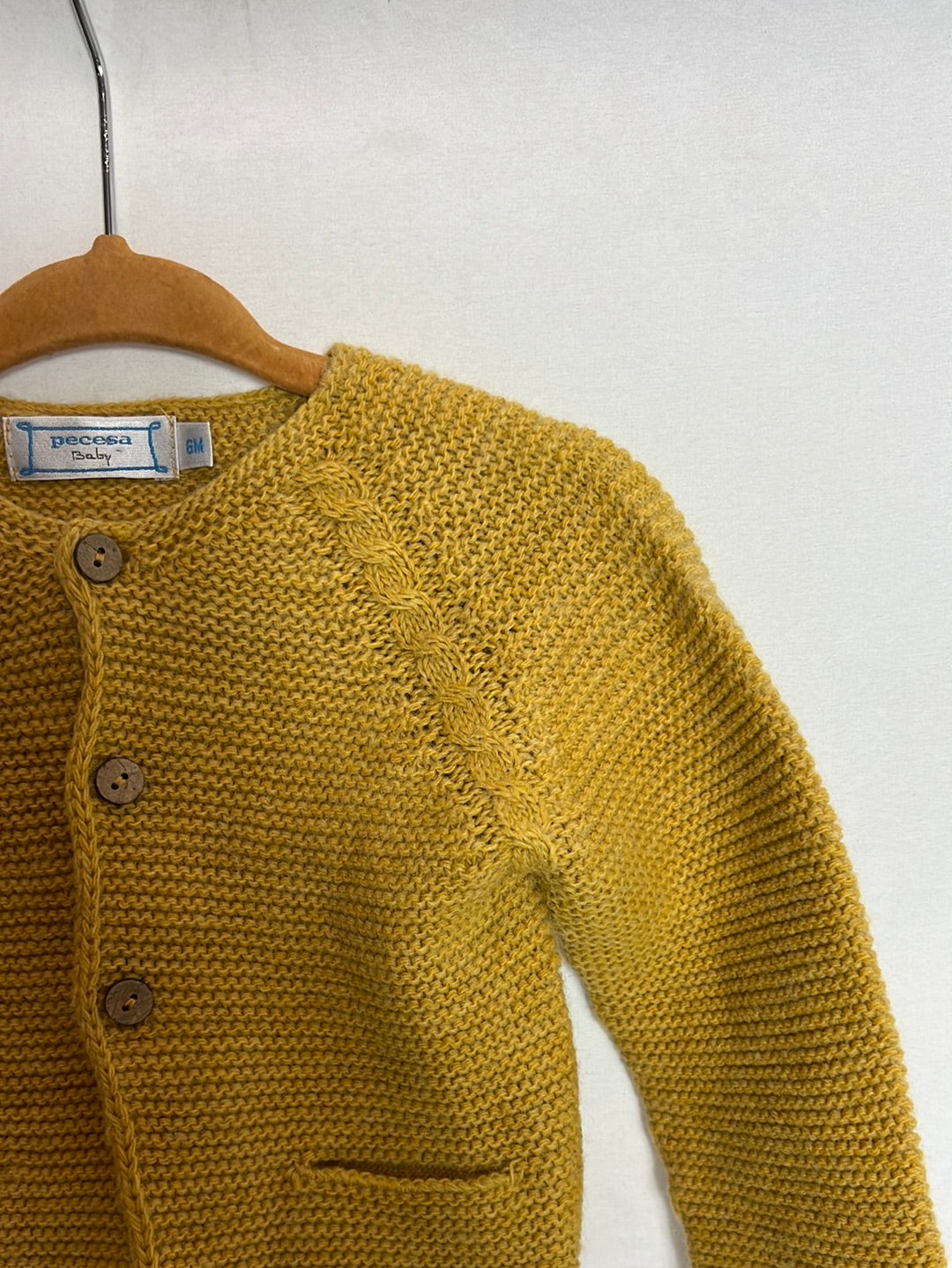 PECESA BABY. Rebeca mostaza bolsillos. T 6 meses