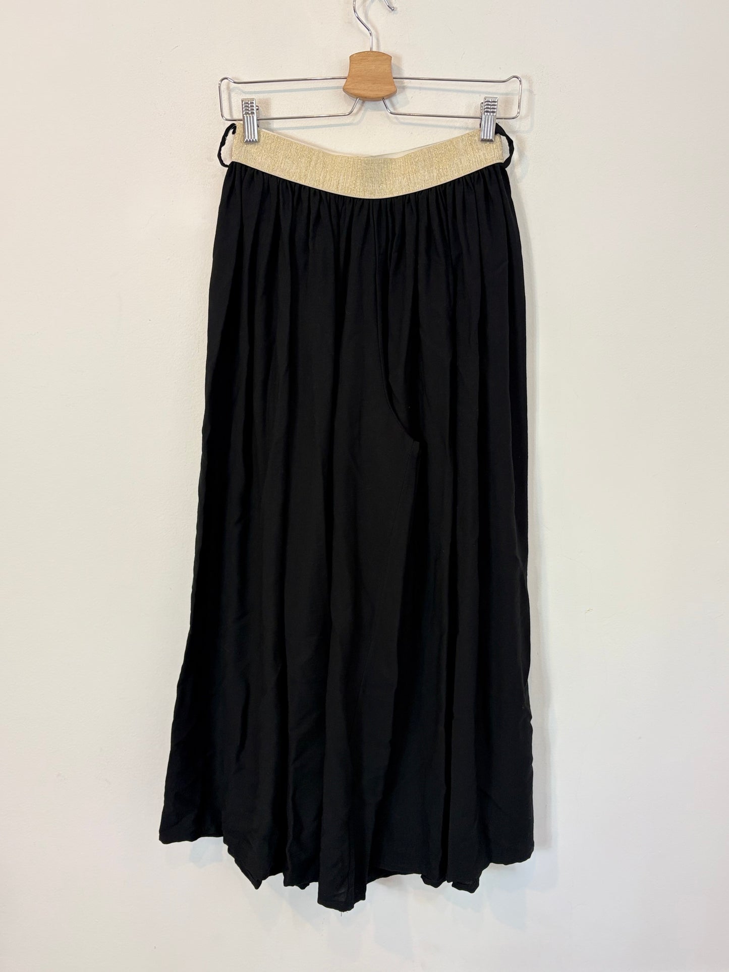 OTRAS. Pantalón fluido pata ancha