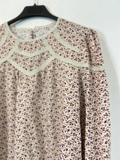 OTHERS.beige blouses with little flowers Your(s)