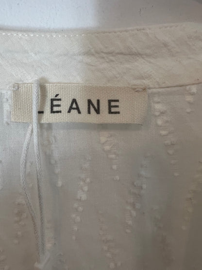 LÉANE STUDIO. White blouse with embroidered details. TS