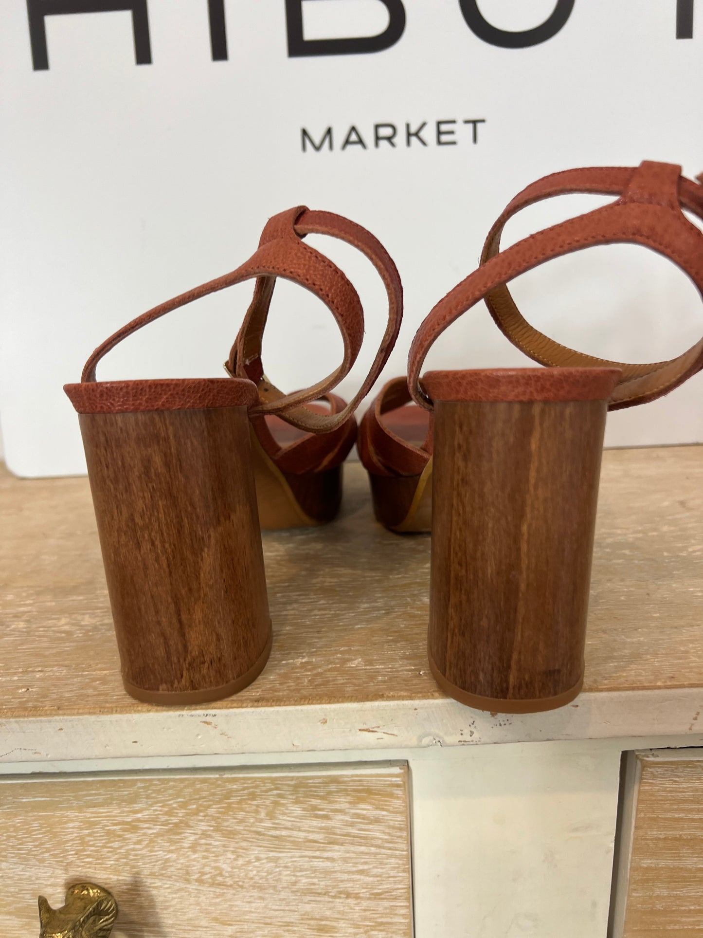 INTROPIA. Tile leather sandal size 38