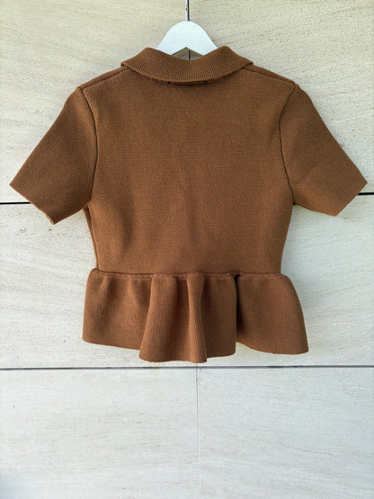 ZARA. Brown buttoned knit top. TS
