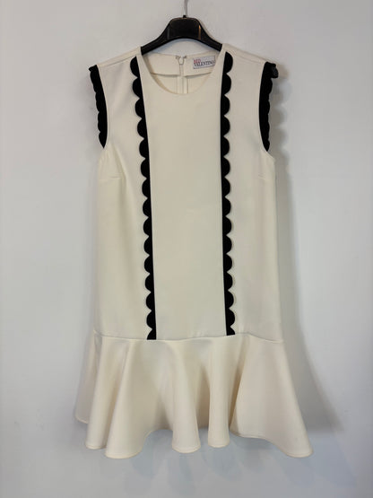 RED VALENTINO. Vestido corto volante. T 40 (S)