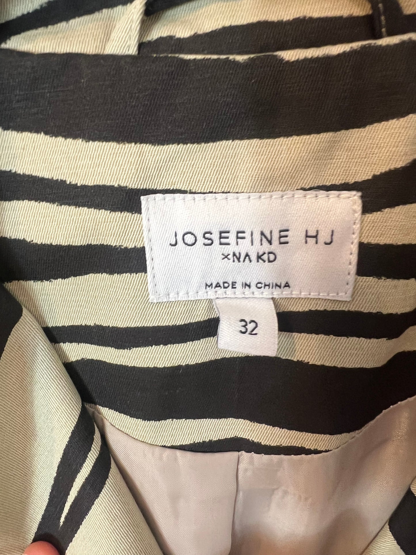 NAKD X  JOSEFINE HJ. Cazadora estampado cebra T.32 (S)