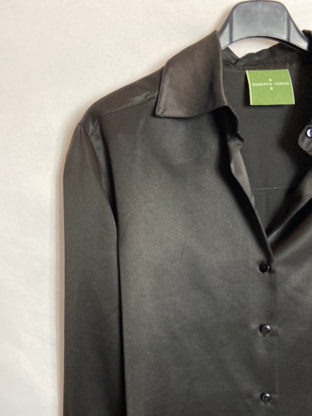 ROBERTO VERINO. Camisa negra satinada T.36