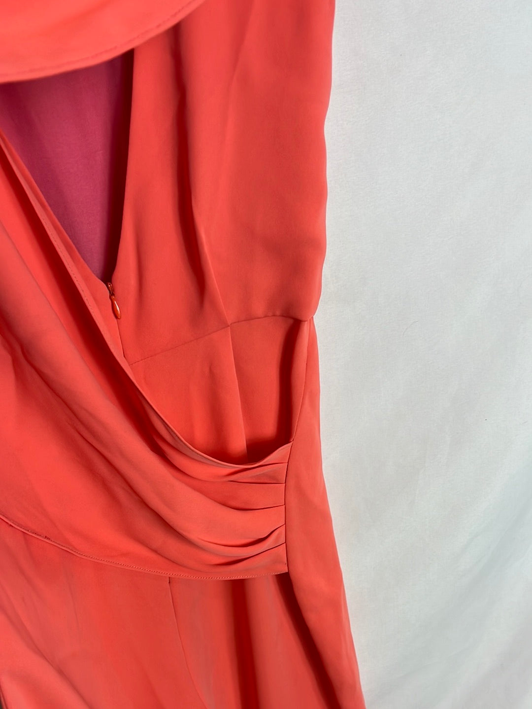 DAVID CHRISTIAN. Mono largo salmón detalle espalda. T 36