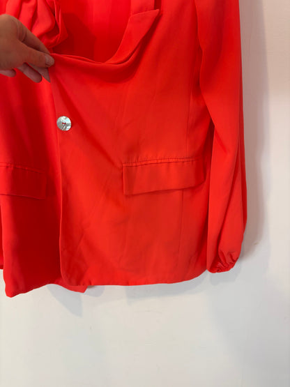 CONCHITA SAINZ. Conjunto Rojo fluido