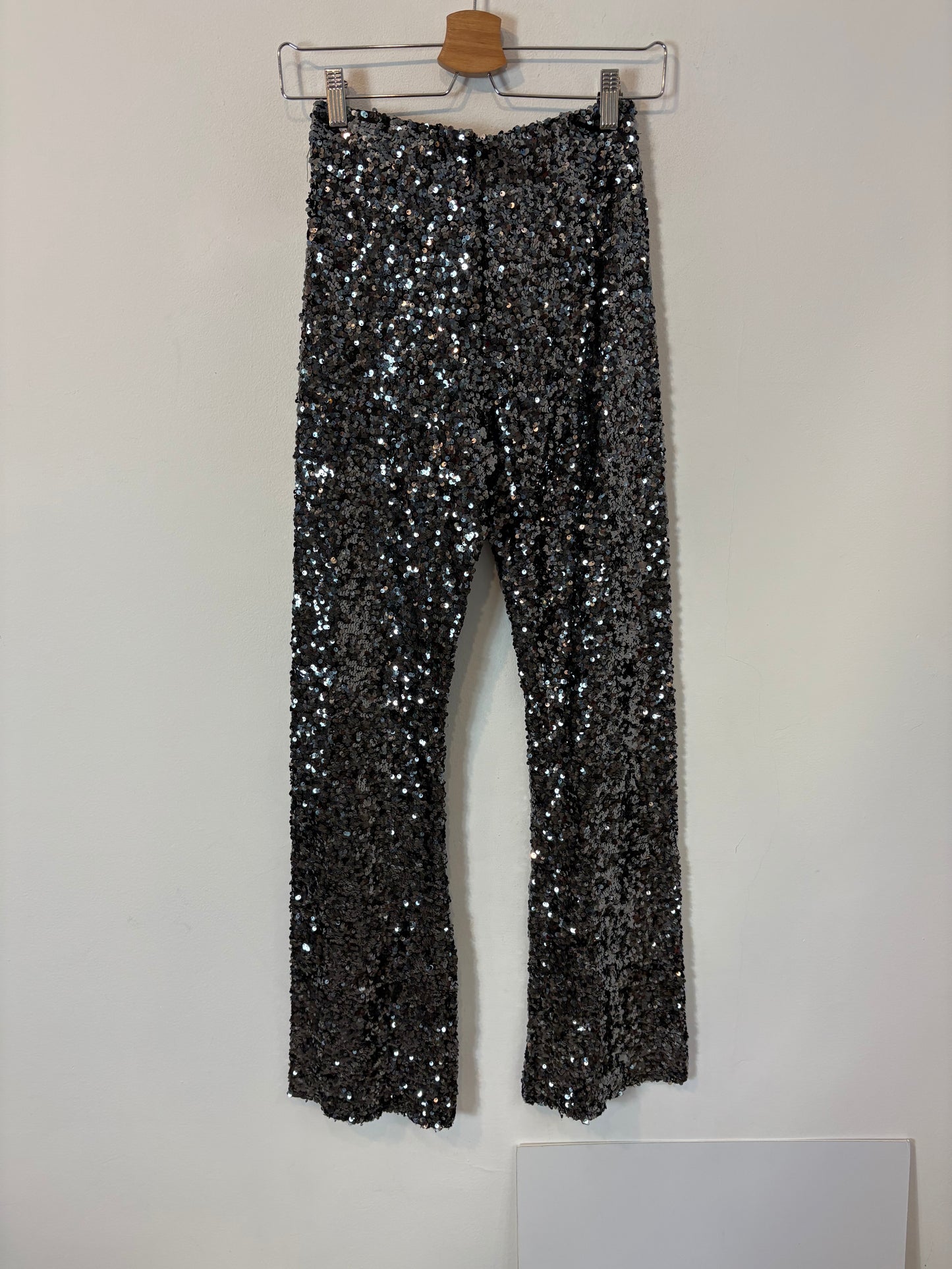 ZARA. Pantalón lentejuelas ligeramente acampanado