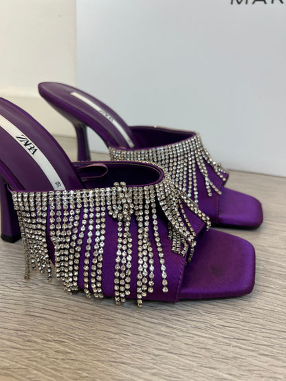 ZARA. Sandalias tacón pedrería. T 38