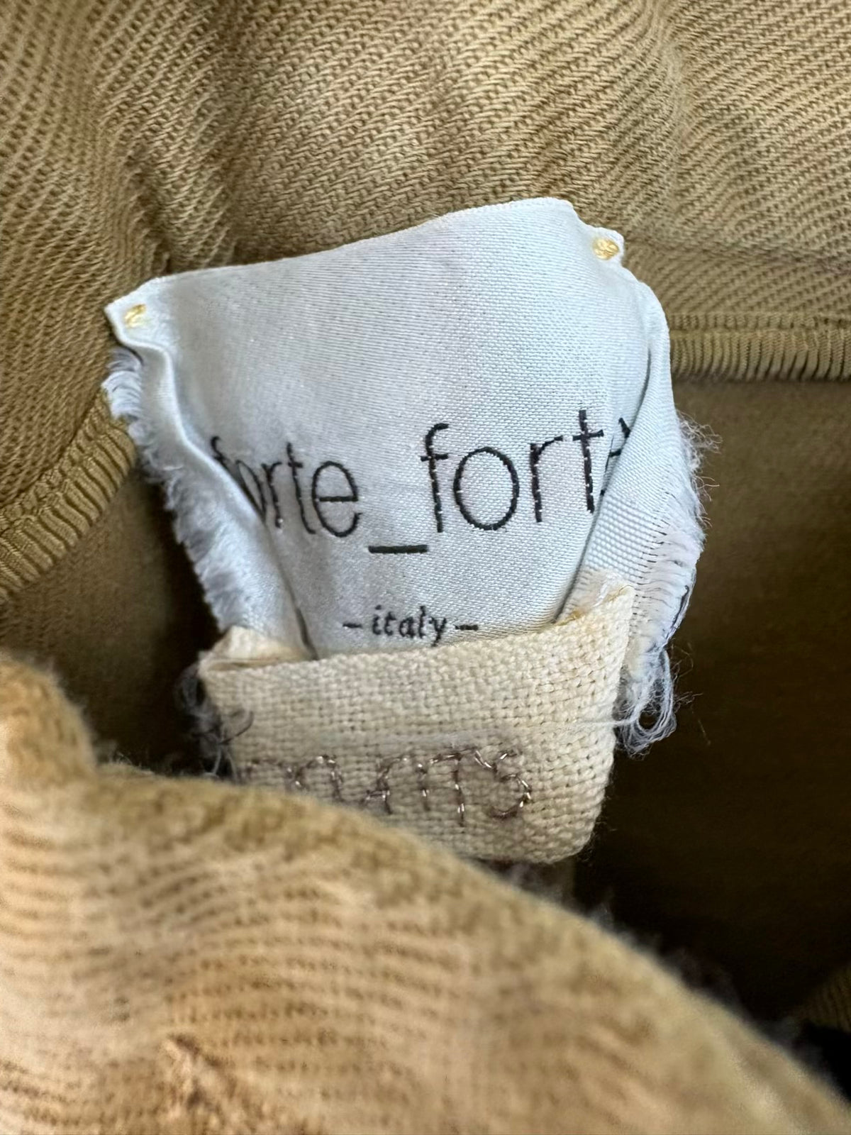 FORTE FORTE. Pantalón caqui pata ancha