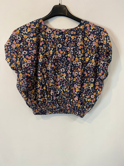 AMEÉ. Sleeveless fringed sweater S.(s)