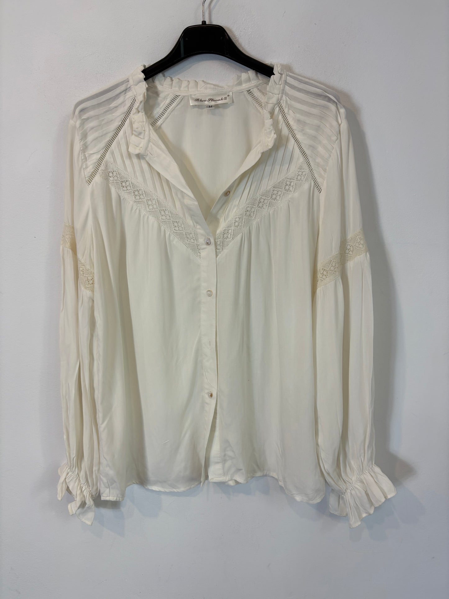 BLUE STREAK. Blusa blanca plisados. T M
