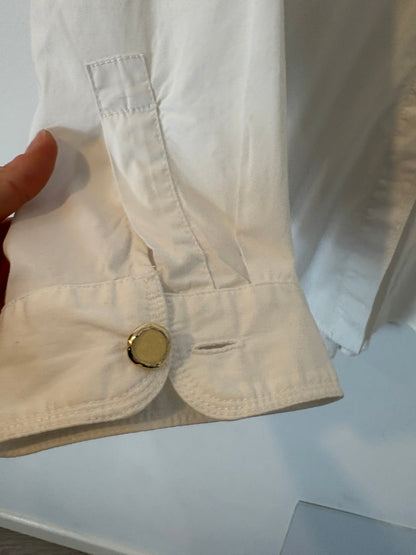 ZARA. Camisa blanca detalle botón
