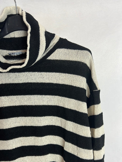 ZARA. Jersey rayas cuello alto textura. TS