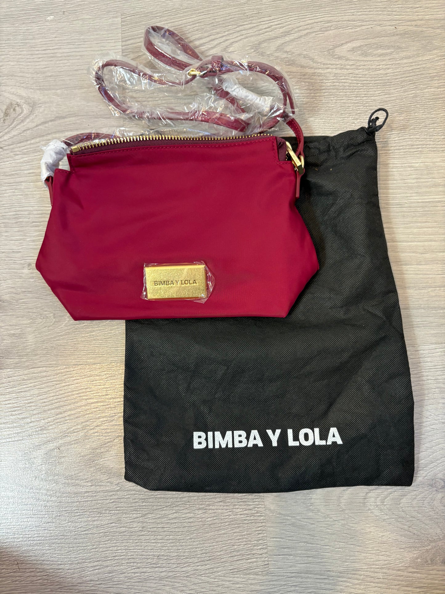 BIMBA Y LOLA. Bolso tela burdeos