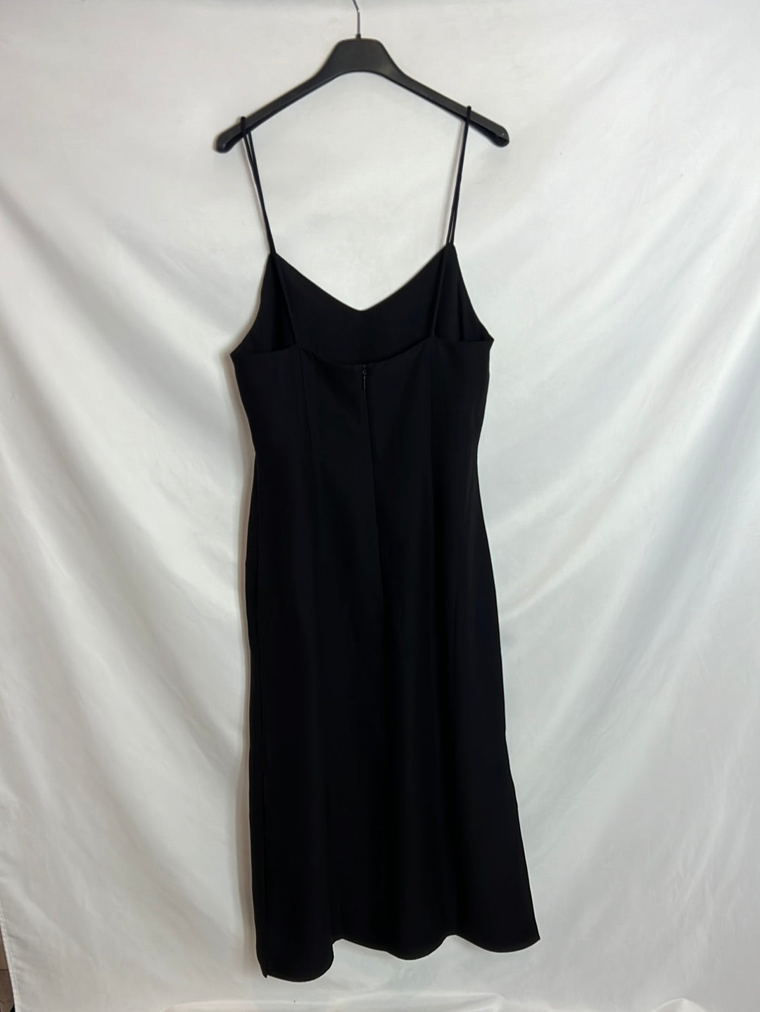 MANGO. Vestido midi negro aperturas. T M