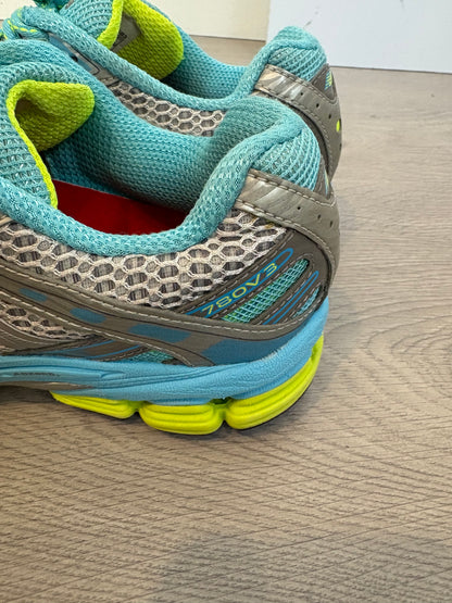 NEW BALANCE. Zapatillas running 780V3. T 38