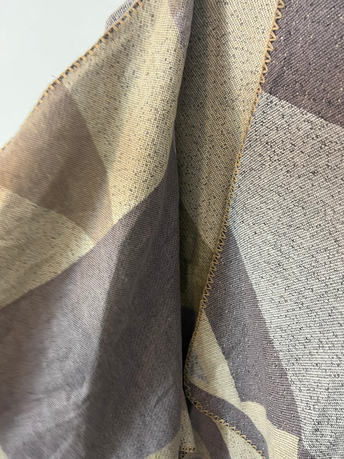 OTRAS. Capa cuadros malva jaspeada. TU