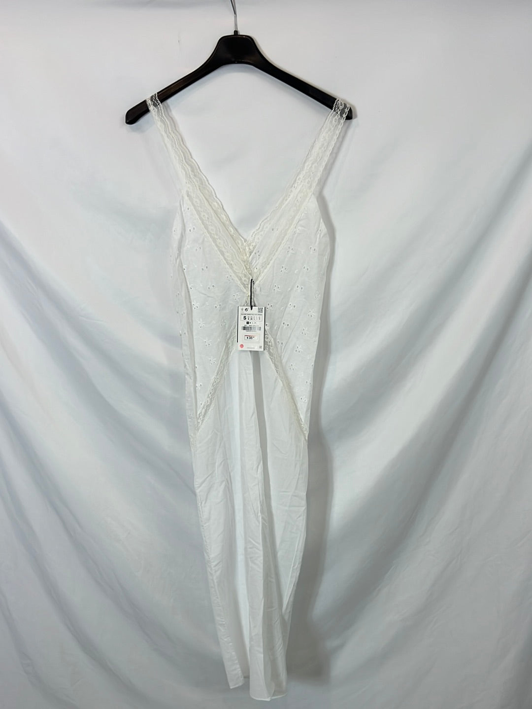 ZARA. Vestido blanco troquelado T.s