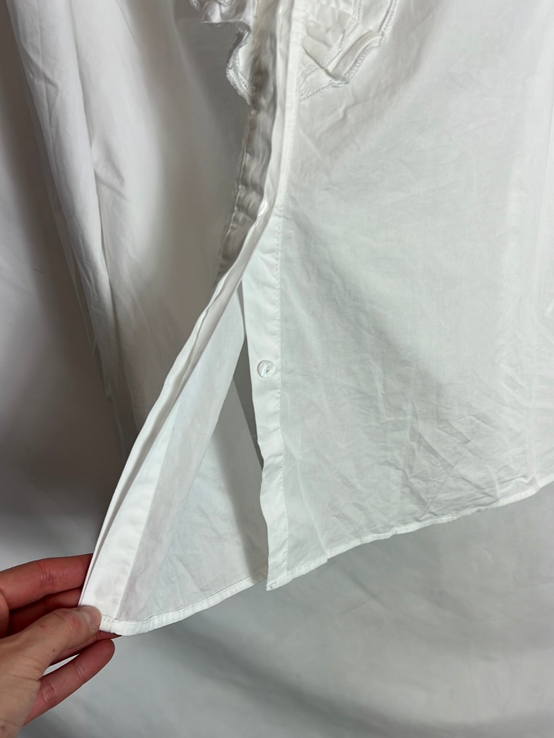 LLOYD’S. Blusa blanca volantes. T 42