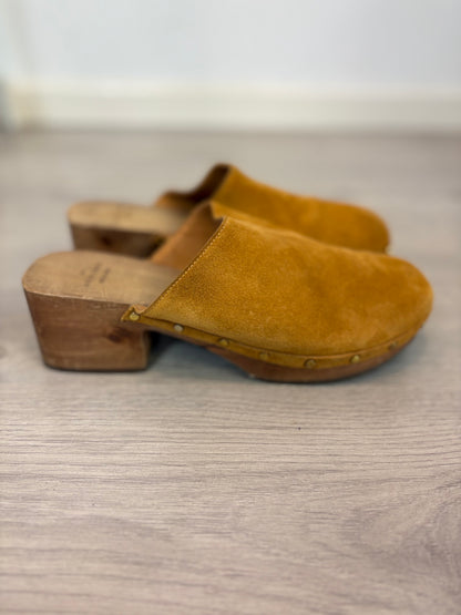 SÉZANE. Zueco camel piel