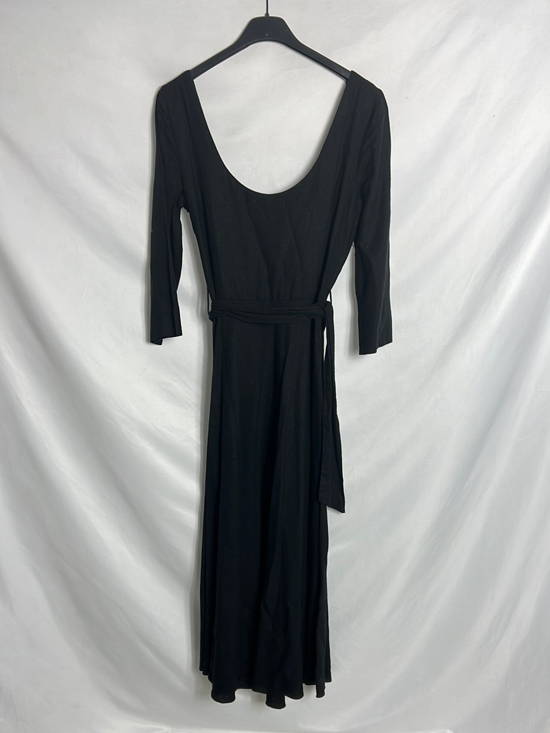 ZARA. Black linen dress with neckline. TS