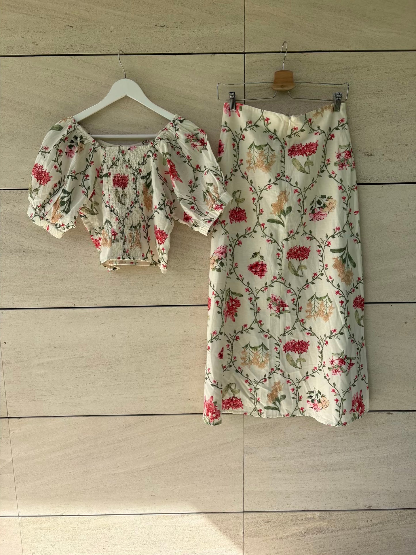 CASTAÑO DE INDIAS. Conjunto top y falda palmitos
