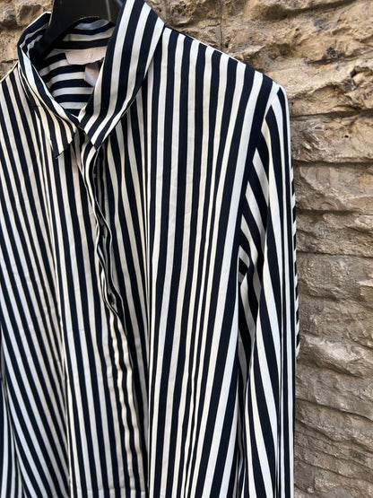 H&M. Blusa fluida rayas blancas y negras. T 38