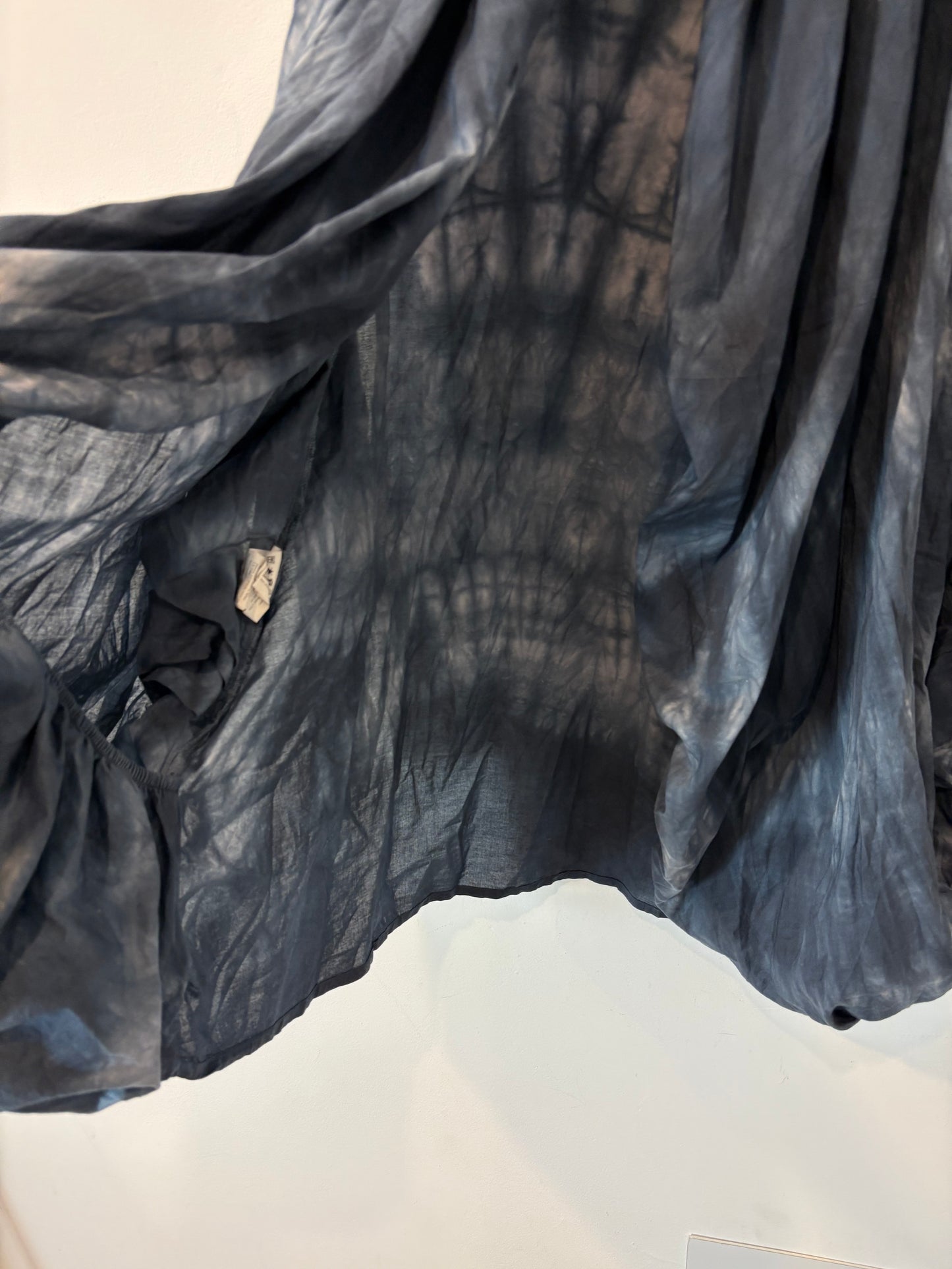 BOSS ORANGE. Kimono azul detalle mangas