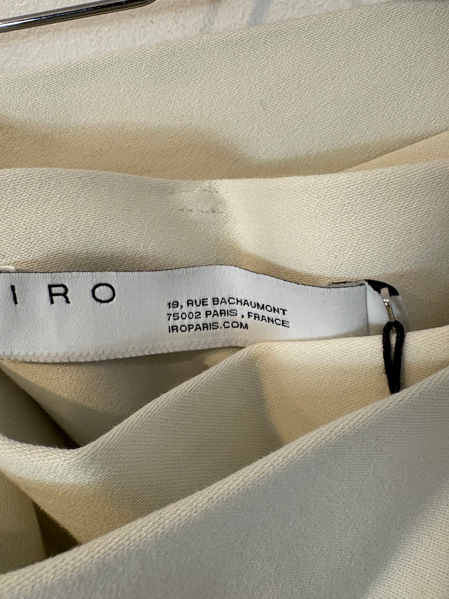 IRO. Pantalón pinzas detalle cinturón. T 38