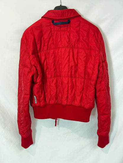 ARMANI JEANS. Chaqueta roja acolchada. T S