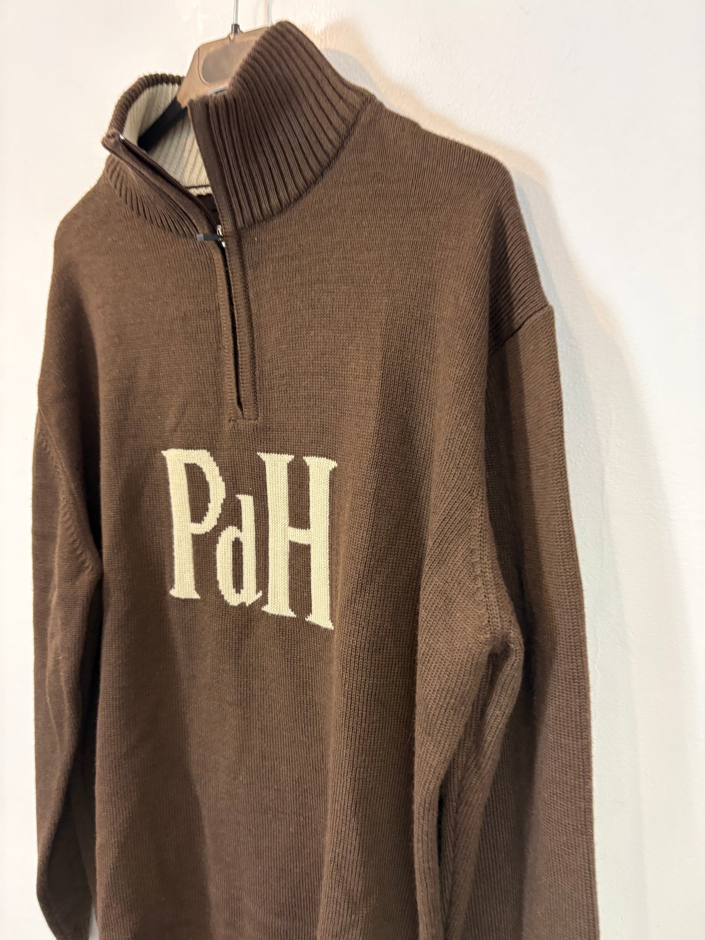 PEDRO DEL HIERRO. Jersey logo marrón lana