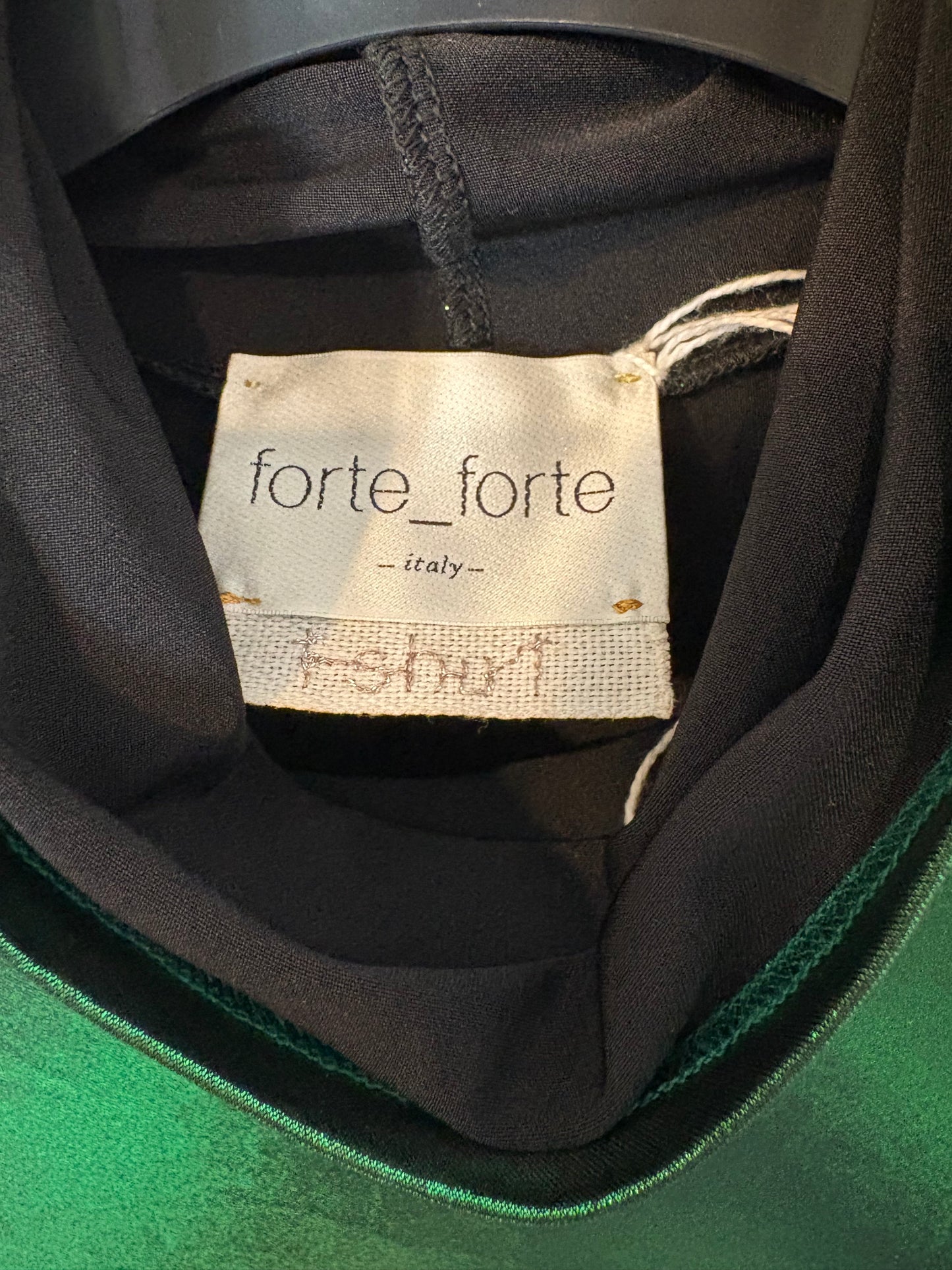 FORTE FORTE. Top verde metalizado