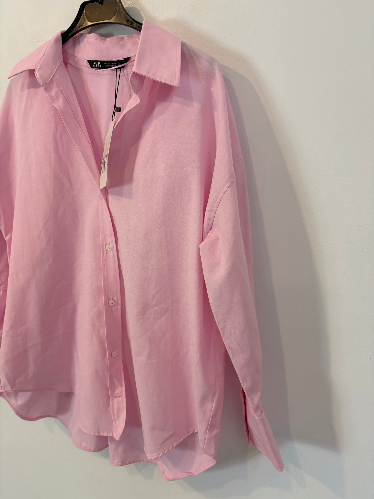 ZARA. Camisa rosa oxford