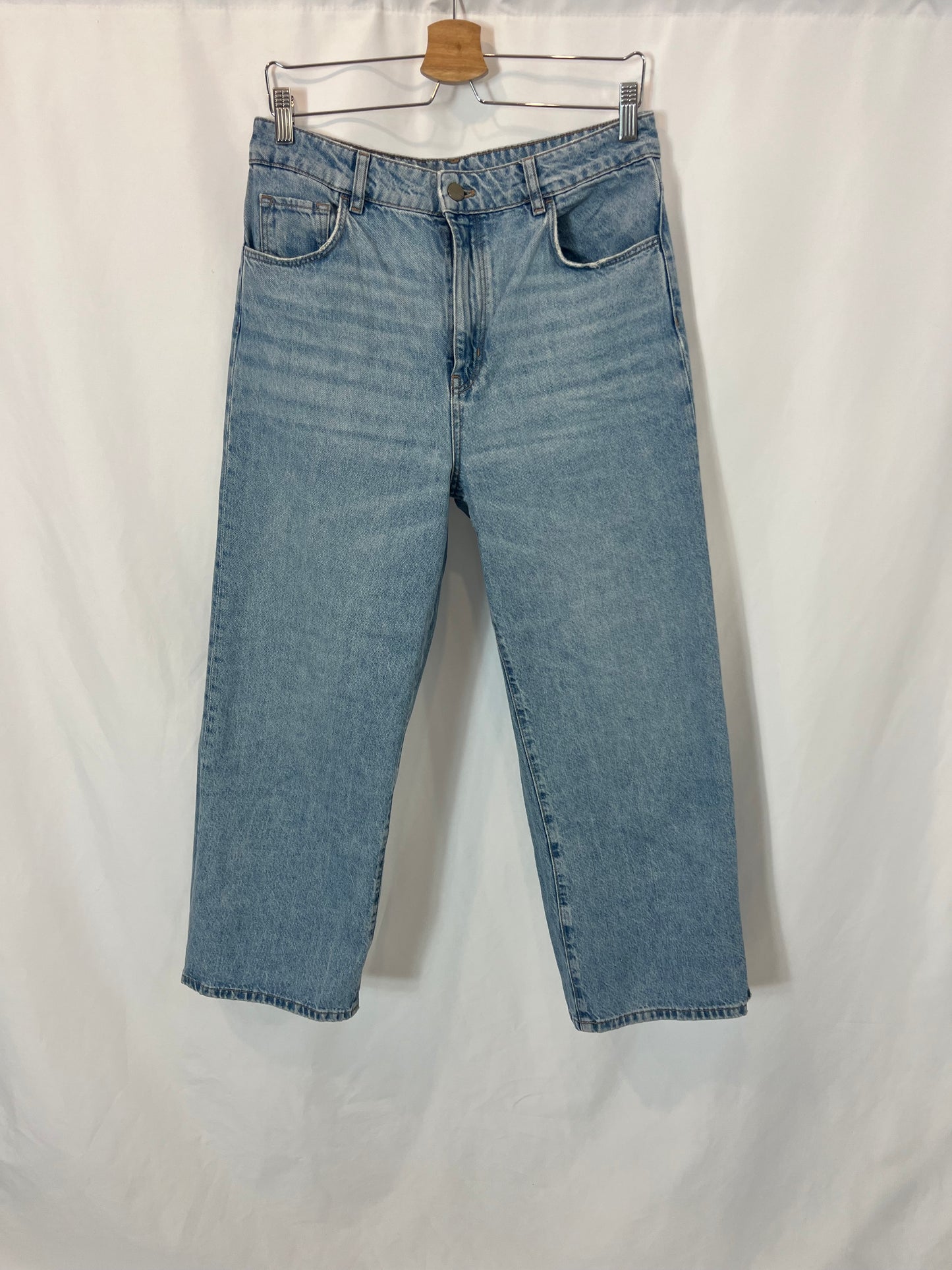 MASSIMO DUTTI. Light straight denim. T 40