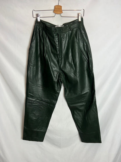 ZARA. Pantalón verde estilo jogger piel. T M
