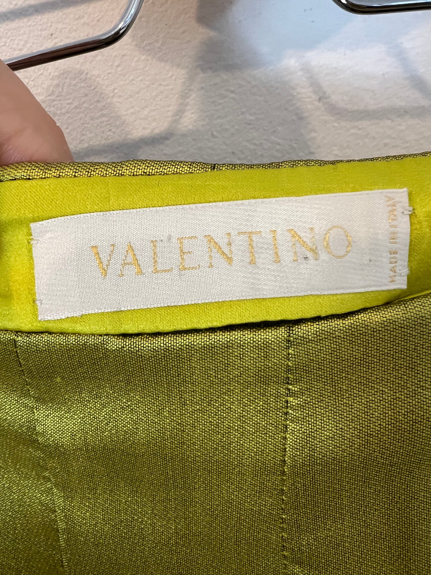 VALENTINO. Falda seda verde tablas. T 8 (38)