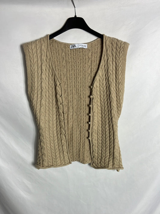 ZARA. Chaleco beige ochos abotonado. T S