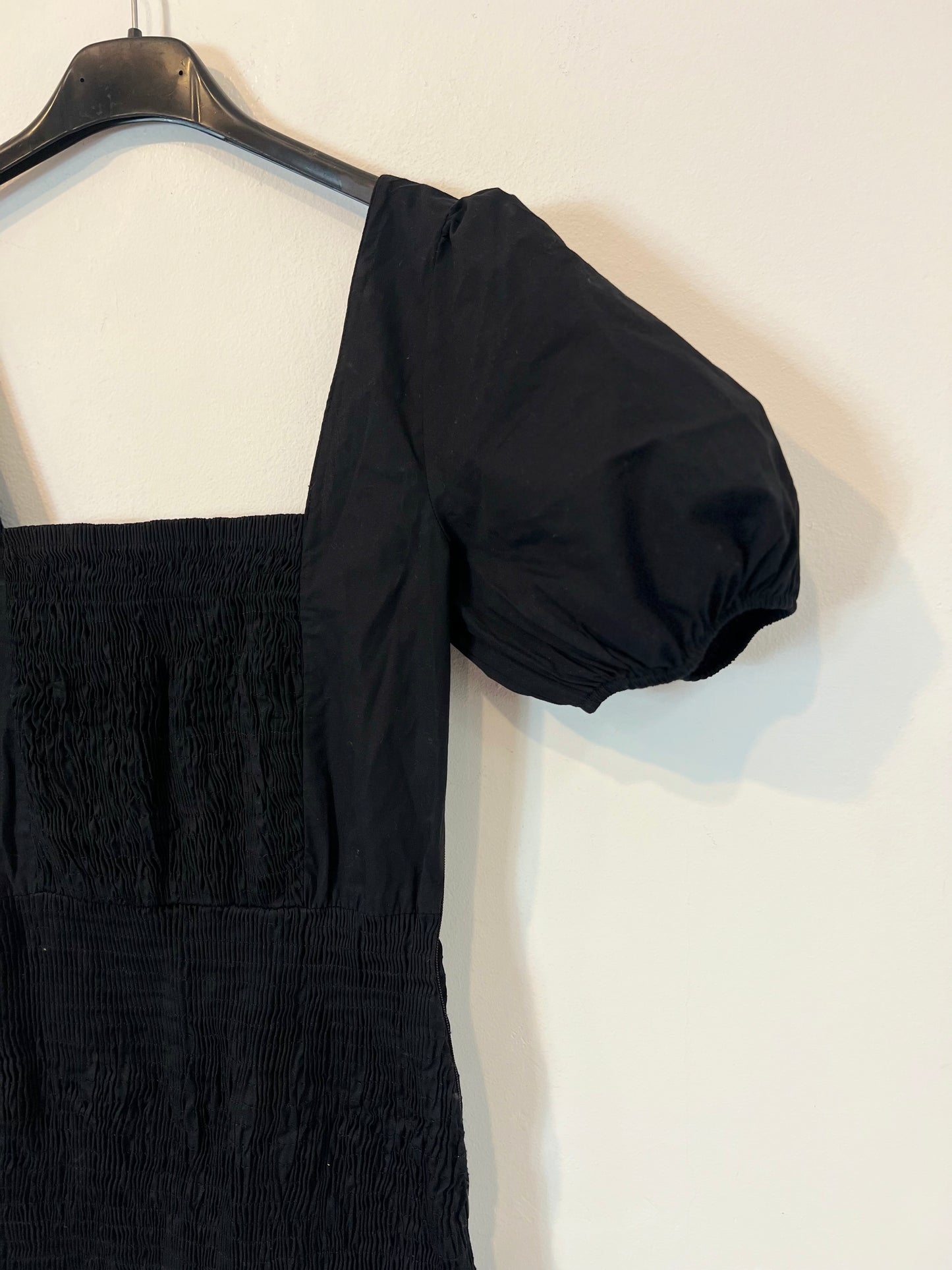 ZARA. Vestido negro nido de abeja T.s